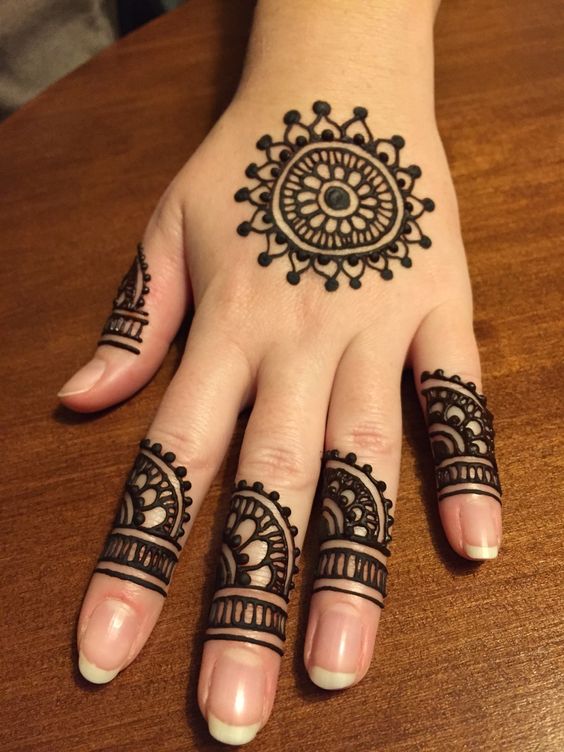 Simple back hand karwa chauth mehandi design 4